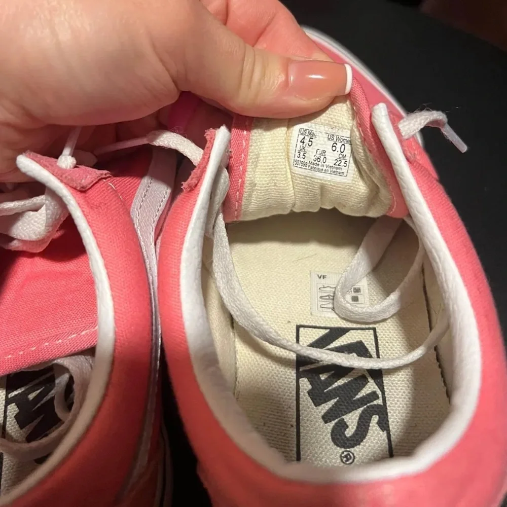 Vans - Picture 4 of 4